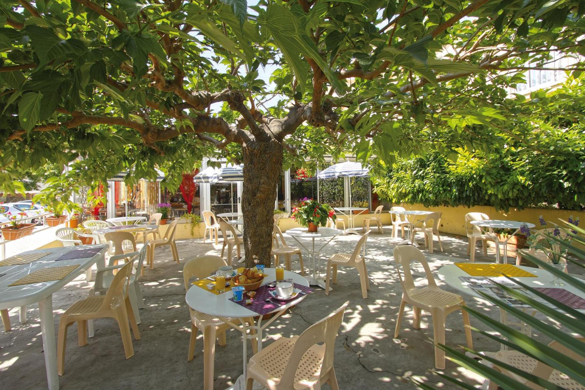 Hotel La Croix De Malte 라시오타 외부 사진
